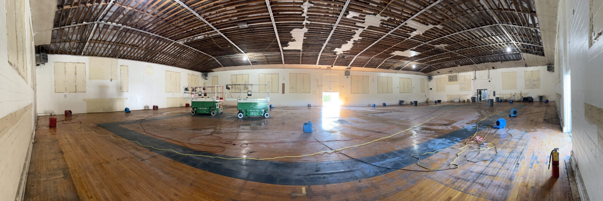 A large room with many pieces of equipment in it